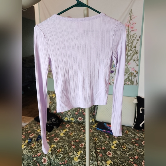 V-neck button up top xs ladies lavender - Picture 2 of 2